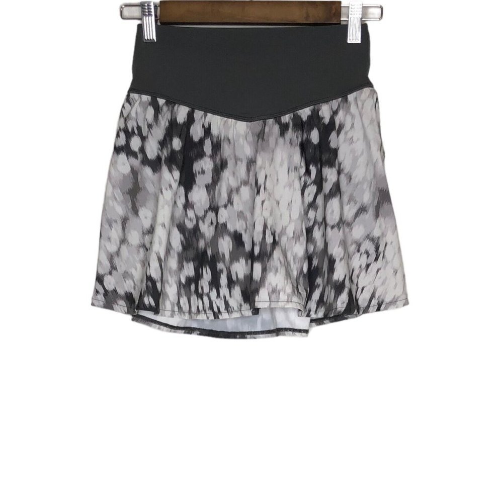 Offline by Aerie Athletic Gray and White Patterned Tennis Skort Size Small